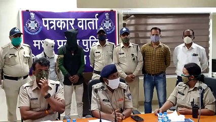 2 कंट्री मेड पिस्टल और एक चाकू सहित तीन आरोपी गिरफ्तार