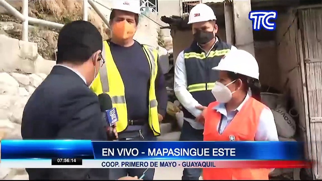 Moradores de Mapasingue antes debian pasar por una casa para poder subir a sus destino