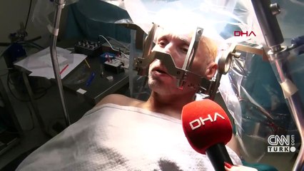 Romanyalı hasta beyin ameliyatında şarkı söyledi | Video