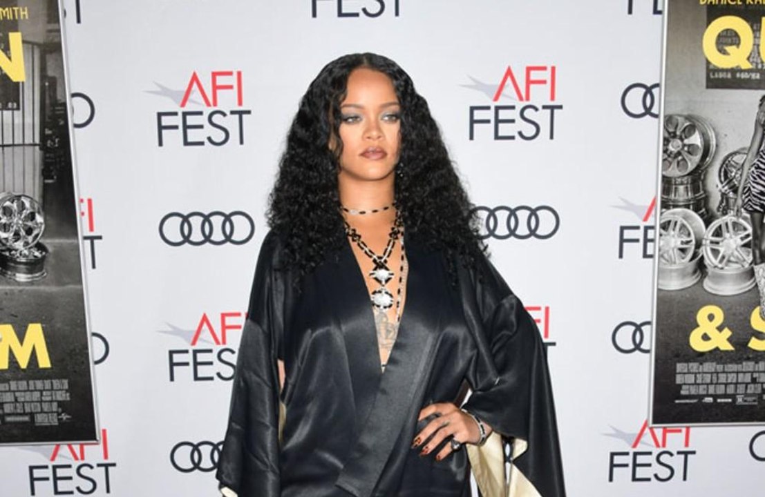 Rihanna erholt sich nach Rollerunfall