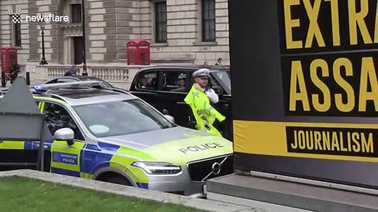 Julian Assange mobile billboard stopped by police in London's Parliament Square