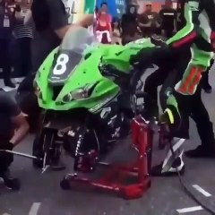 Quand une brouette passe au stand... aussi efficace qu'en moto GP