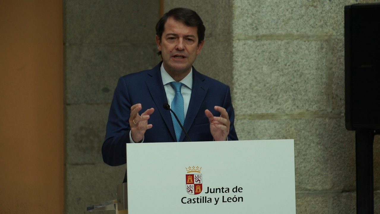 Mañueco califica el encuentro a tres bandas como "un símbolo" para el país