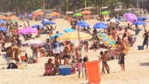 Las playas brasileñas se llenan de personas en plena pandemia por coronavirus