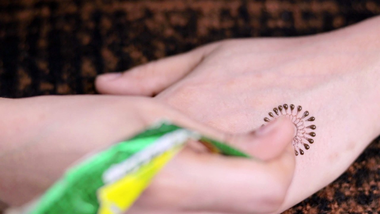 Mehndi designs 2020 new style simple for beginners - Beautiful Mehendi design for Back hands