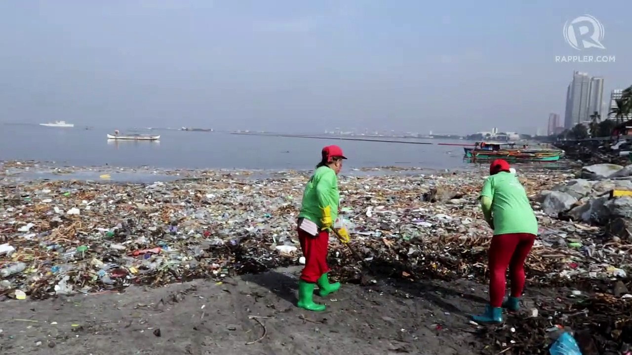 MMDA collect Manila Bay garbage