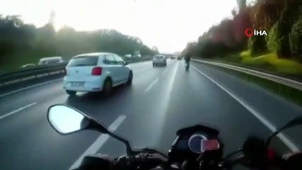 - ÖZEL) TEM Otoyolu’nda motosikletlinin ölümden döndüğü “makas” terörü kamerada
