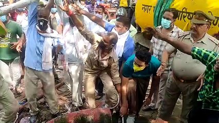 कुँए में गाय का बछड़ा निकालने घुसे पांच युवक की जहरीली गैस से मौत