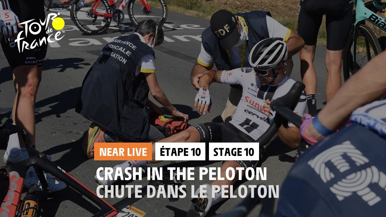 #TDF2020 - Étape 10 / Stage 10 - Chute dans le peloton / Crash in the peloton