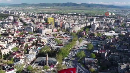 Dünyanın en saçma binasının yıkılması tartışılıyor