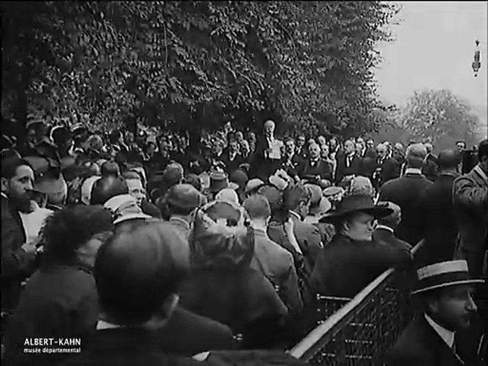 Inauguration du monument au Génie latin au Palais Royal, Paris