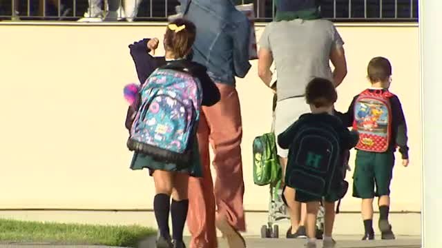 Cuatrocientos mil escolares en Madrid vuelven a las aulas