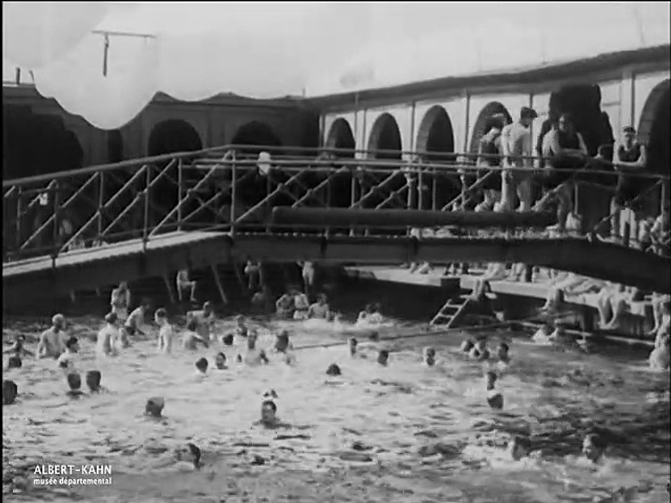 Queue aux bains froids en Seine, la chaleur, Paris