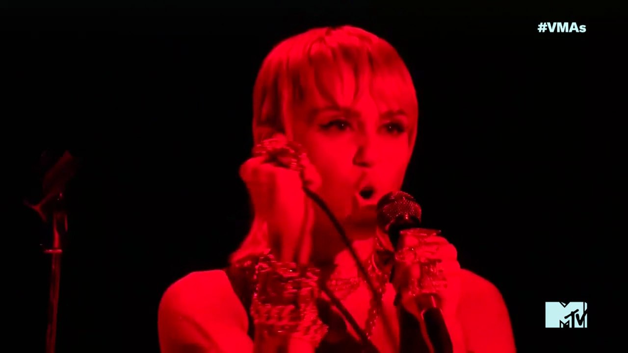 Miley Cyrus Performing -Midnight Sky- At The Vmas