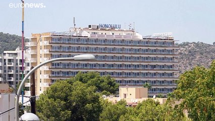 Un flotador para el turismo en Baleares y Canarias