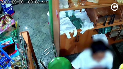 Bandido rende funcionária e assalta padaria de Cachoeiro