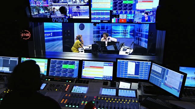 Après l'engouement du déconfinement, les coiffeurs français subissent la crise