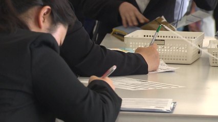 OECD와 거꾸로가는 한국 청년실업률...10년 만에 중위권 추락 / YTN