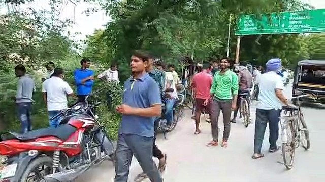 महिला 2 बच्चों के साथ डीएम आवास के पास पानी की टंकी पर चढ़ी