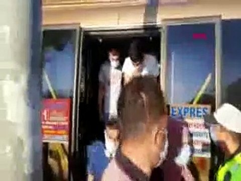 Esenyurt'ta yine aynı manzara; Minibüste ayakta giden 21 yolcu çıktı