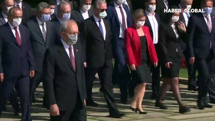 Kılıçdaroğlu ve CHP'liler Anıtkabir'i ziyaret etti