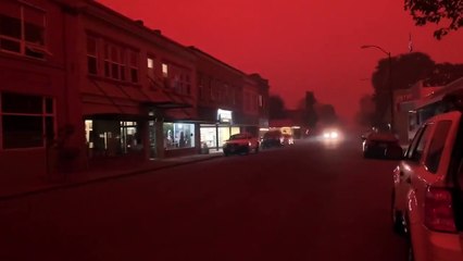 Incendies aux Etats-Unis: Découvrez les images impressionnantes de la ville de Stayton plongée dans une atmosphère rouge - VIDEO