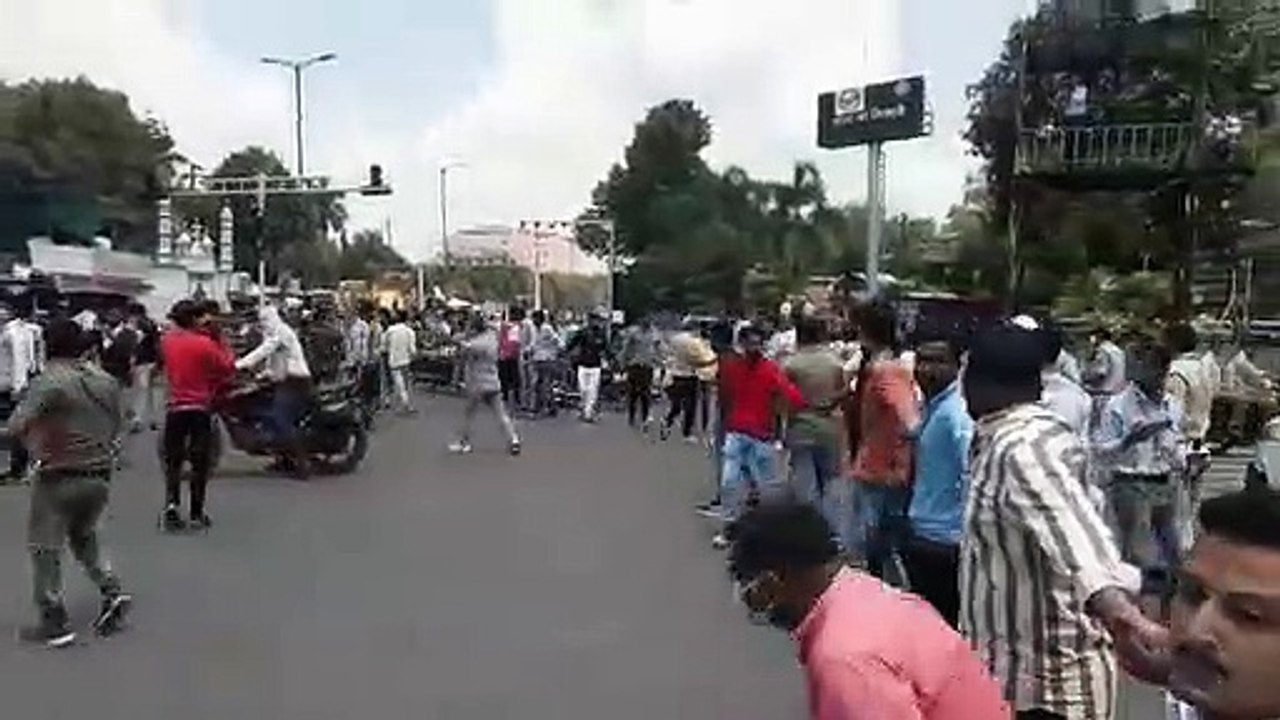 उज्जैन: शासकीय कला एवं वाणिज्य माधव महाविद्यालय में छात्रों ने किया उग्र प्रदर्शन