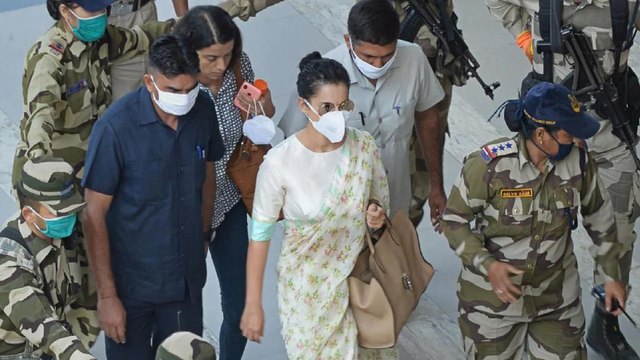 Amid sloganeering, Kangana comes out of airport