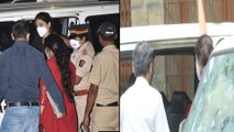 Rhea Chakraborty : చేతిని గాలిలోకి ఊపుతూ వింతగా ప్రవర్తించిన రియా చక్రవర్తి ! || Oneindia Telugu
