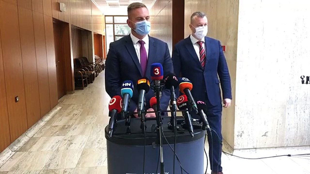 ZÁZNAM: Brífing ministra hospodárstva R. Sulíka
