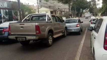 Colisão traseira é registrada na Rua Minas Gerais, no Centro