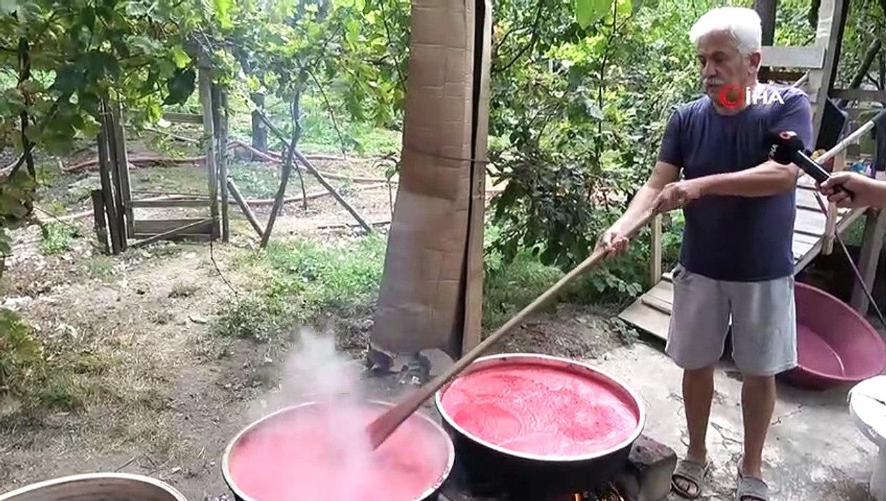 Salçaya erkek eli değdi