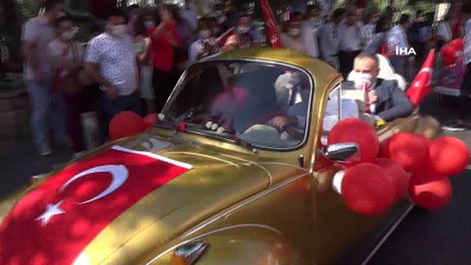 İzmir'in kurtuluş günü etkinliklerine renkli kortej