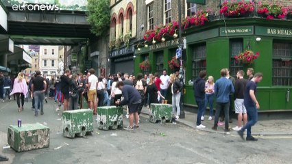 Covid-19: Αυξάνονται τα κρούσματα, συρρικνώνονται οι συναθροίσεις