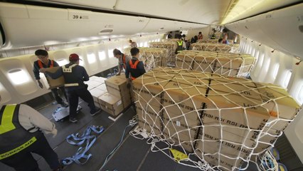 항공기 좌석 떼고 화물 10톤 더 실어 미국으로! / YTN