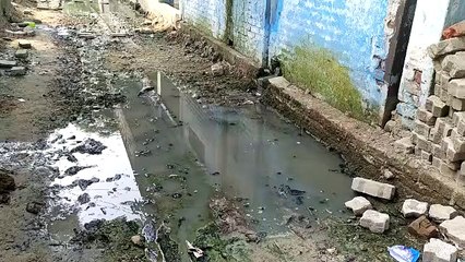 अंबेडकर पार्क की ओर जाने वाले रास्ते पर व जलभराव