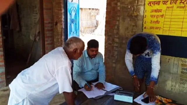 तहसीलदार ने राशन डीलर की दुकान का किया निरीक्षण