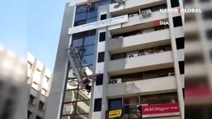 İskeletin halatı koptu, ölümden dönen iki işçi kendi kendini kurtardı