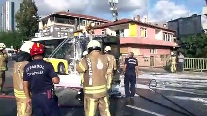 Kadıköy’de İETT otobüsü yandı