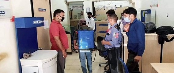 नगर पालिका के द्वारा बैंक कराया गया सैनिटाइज