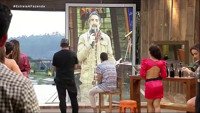 Vamos de sede reformada! Os ex-peões Nadja Pessoa, Gretchen, Lucas Vianna, Nicole Bahls e Rafael Ilha apresentam a nova casa dos peões de A Fazenda 12