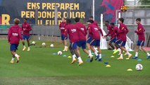 Messi retorna aos treinos com Barcelona