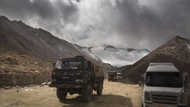 Pangong Tso பகுதியில் கூடுதல் படைகளை குவிக்கும் China