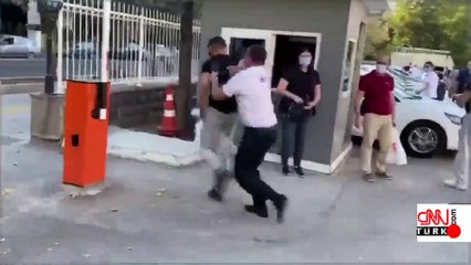 AA Genel Müdürlüğüne girmeye çalışan baltalı kişi etkisiz hale getirildi