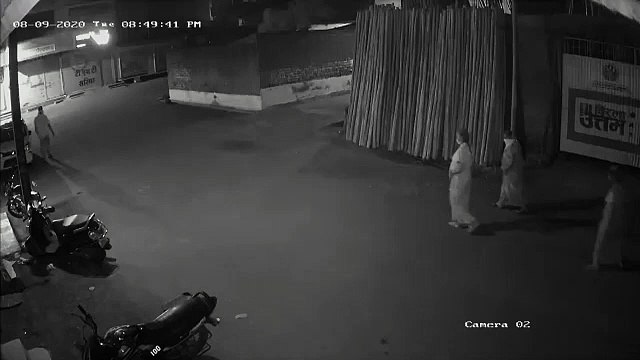 शहर में बदमाशों के हौसले बुलंद, पत्रकार के ऑफिस के बाहर खड़ी बाइक चोरी, सीसीटीवी में कैद