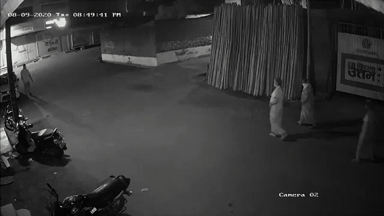 शहर में बदमाशों के हौसले बुलंद, पत्रकार के ऑफिस के बाहर खड़ी बाइक चोरी, सीसीटीवी में कैद