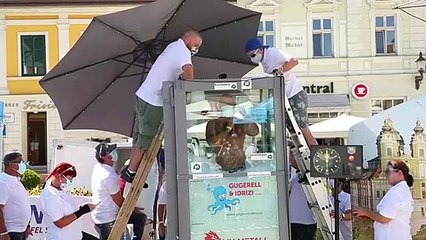 Il reste debout dans de la glace pendant 2h30... record incroyable
