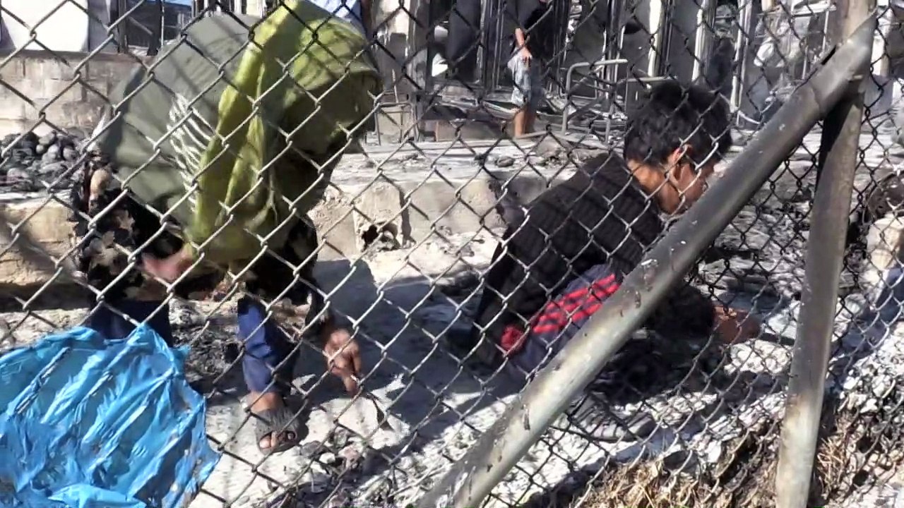 'Was sollen wir machen?': Verzweiflung nach Brandkatastrophe in Flüchtlingslagfer Moria