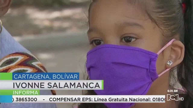 Nieta que enseña a leer a su abuela recibió regalo para continuar su educación