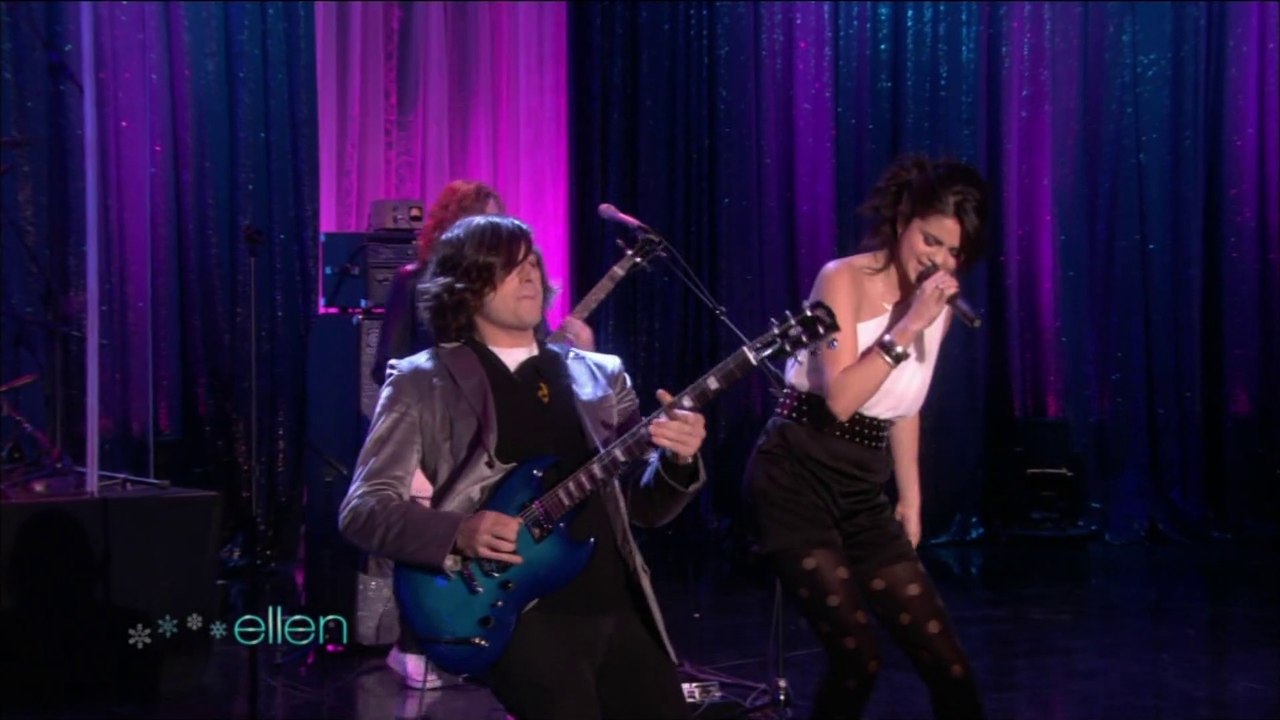 Selena Gomez & The Scene - Naturally (Live @ The Ellen DeGeneres Show) (12/11/2009) [1080p HD]